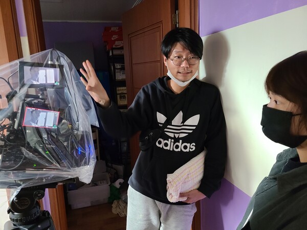 Công bố CCTV vụ sao nam tử vong vì cố bảo vệ con trai, bị hành hung, kéo lê trên mặt đất khi đã bất tỉnh- Ảnh 3.