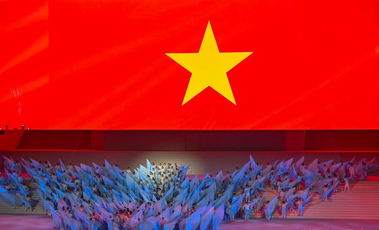 Công tác tuyên giáo và dân vận dẫn dắt tư tưởng, khơi dậy khát vọng phát triển - Ảnh 11. Công tác tuyên giáo và dân vận dẫn dắt tư tưởng, khơi dậy khát vọng phát triển - Ảnh 11.