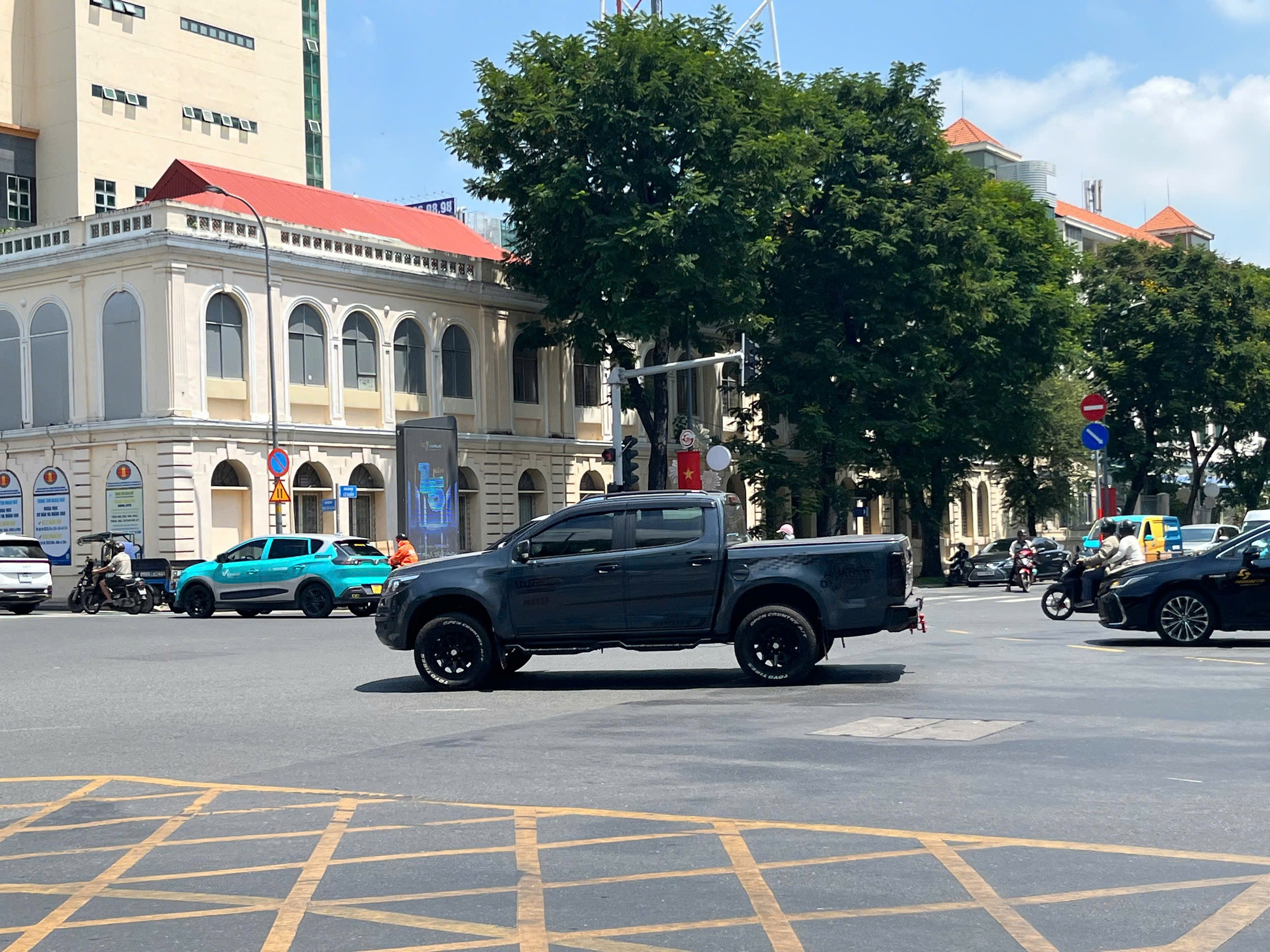 Ford Ranger XLS thuộc nhóm 'xe tải' rớt giá bao nhiêu sau 3 năm sử dụng? - Ảnh 4.