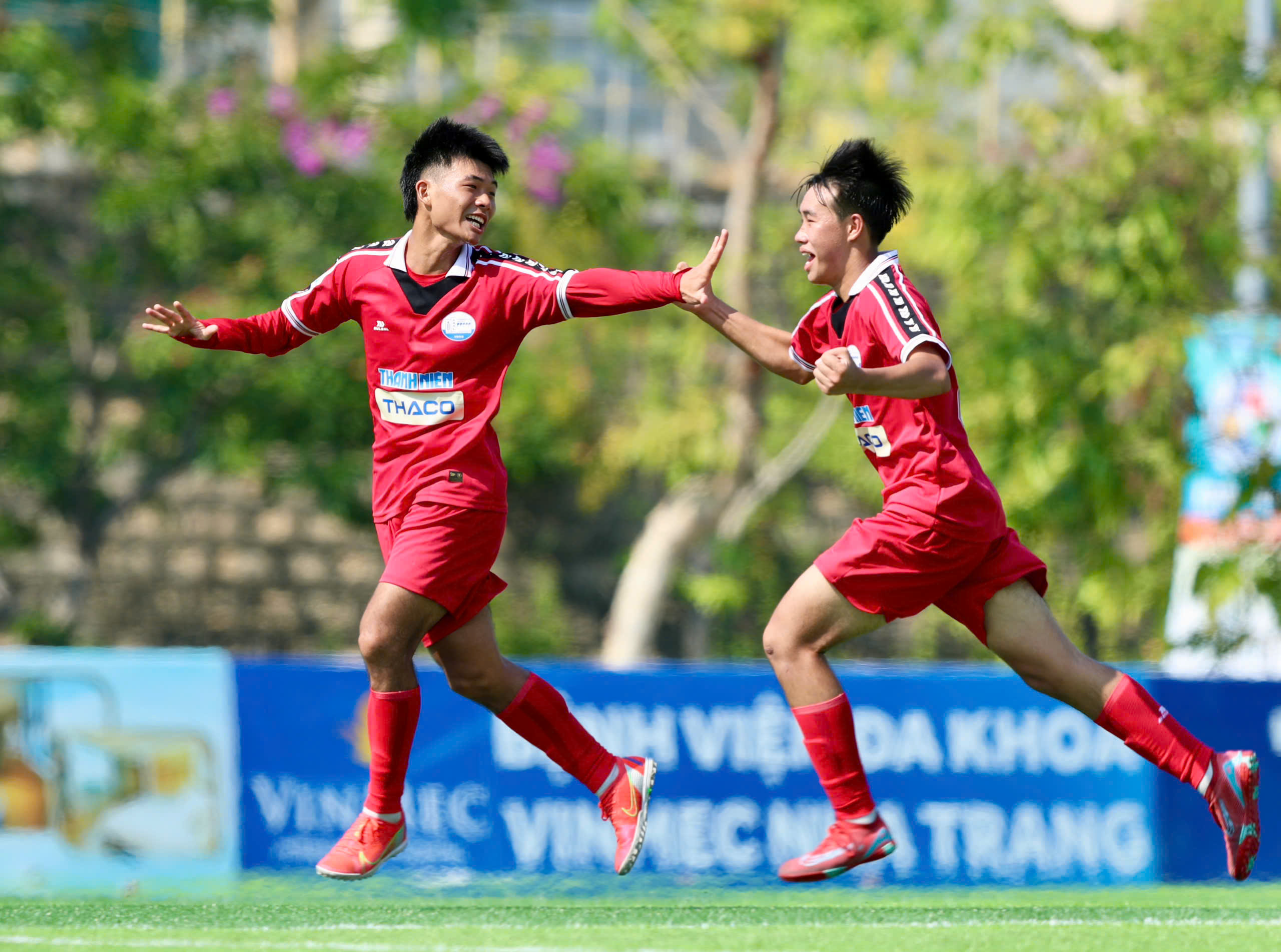 Điệu nhảy Ronaldinho và món quà ý nghĩa tặng thầy- Ảnh 2.