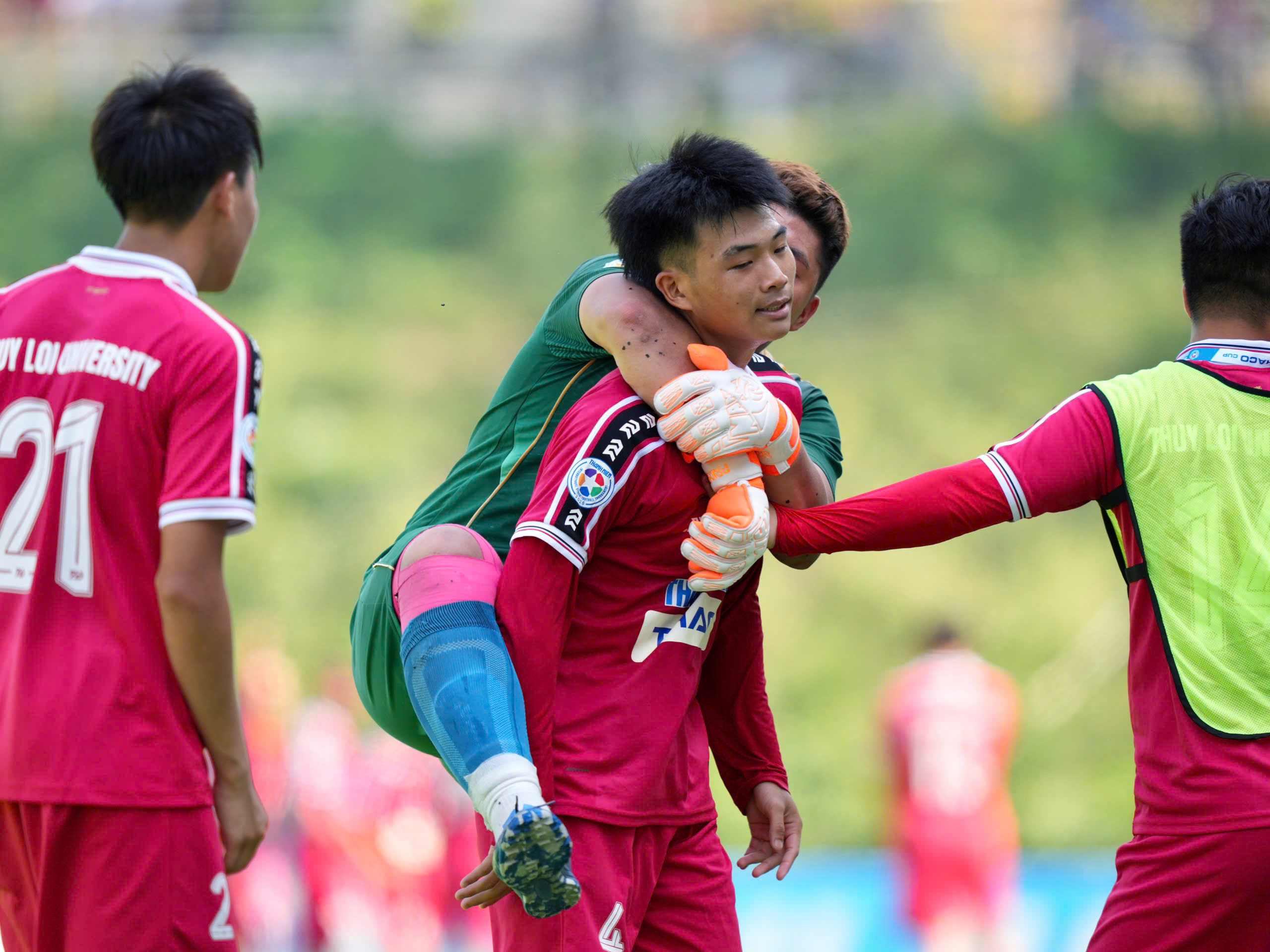 Điệu nhảy Ronaldinho và món quà ý nghĩa tặng thầy- Ảnh 4.