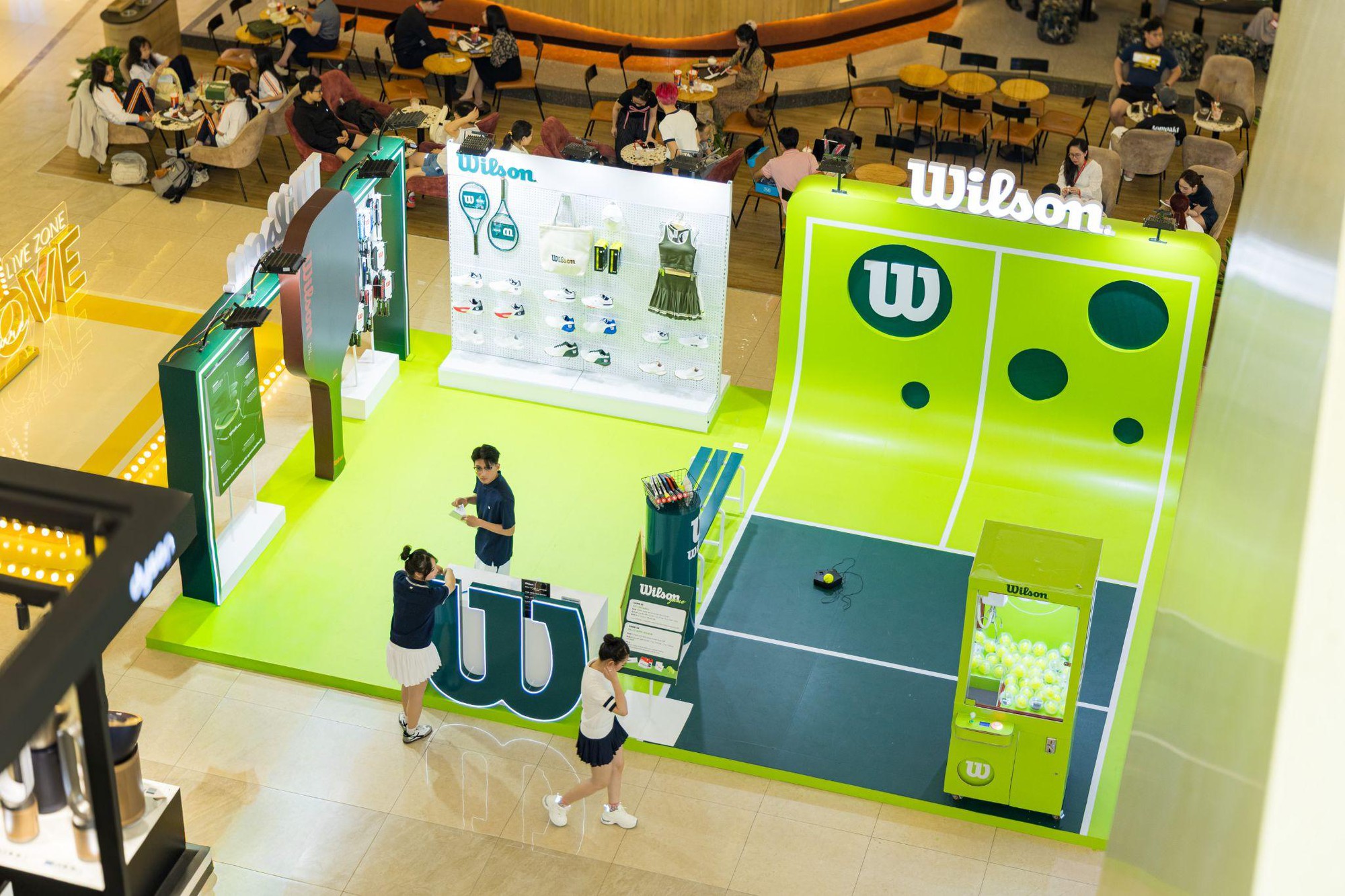 Wilson lần đầu xuất hiện tại Hà Nội, mở Pop-up “xịn xò” ngay Vincom Trần Duy Hưng- Ảnh 2.