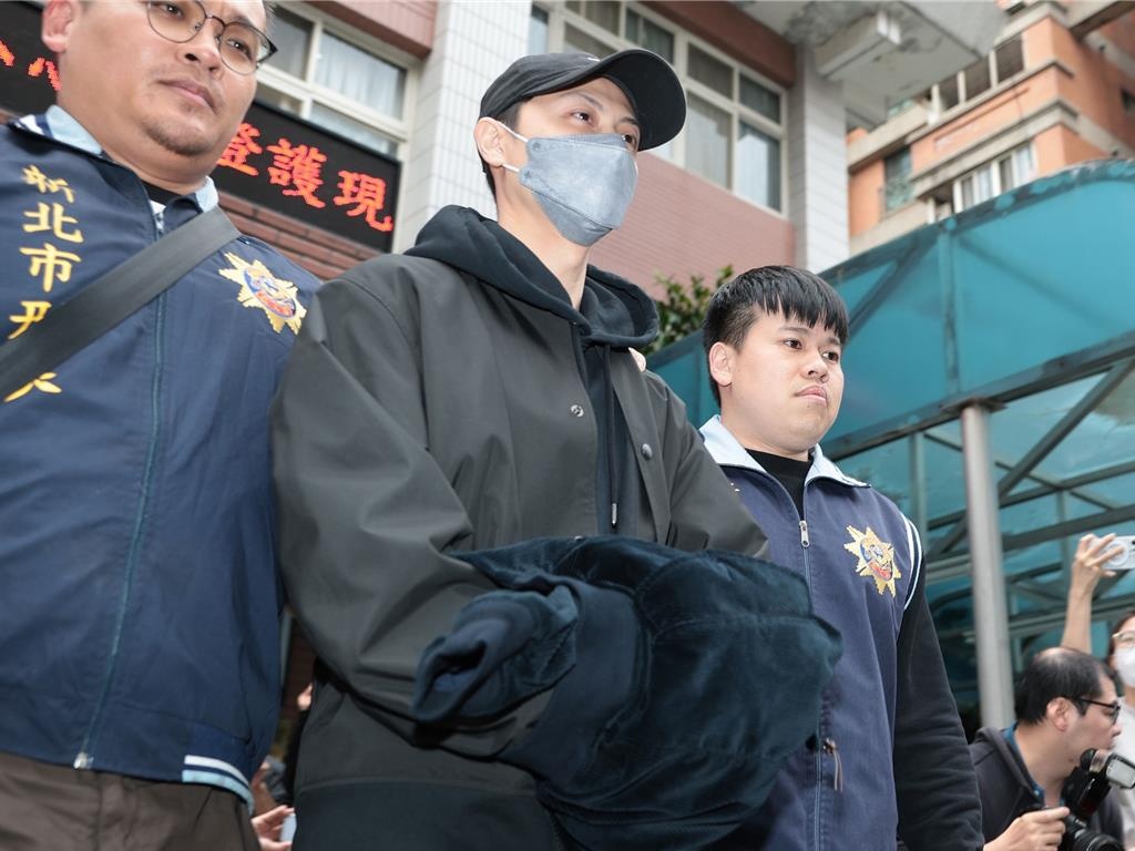 Không phải tin đùa ngày Cá tháng 4: Nam diễn viên bị còng tay, bắt giữ khẩn cấp - Ảnh 2.