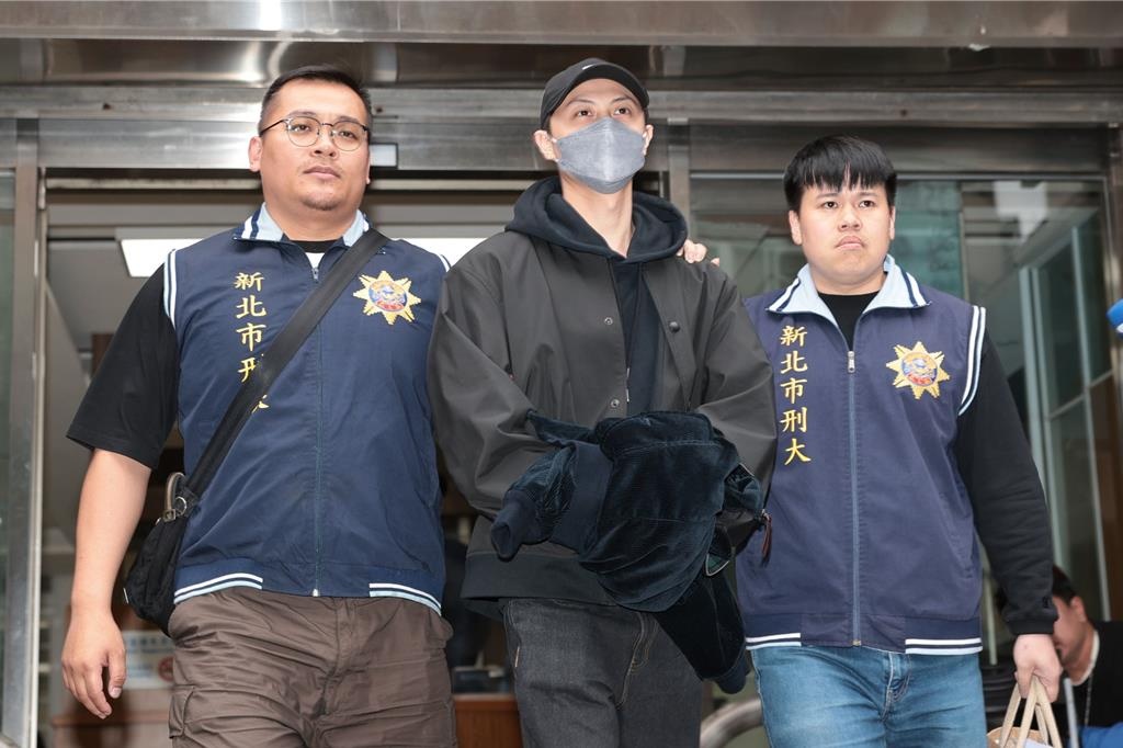 Không phải tin đùa ngày Cá tháng 4: Nam diễn viên bị còng tay, bắt giữ khẩn cấp - Ảnh 3.