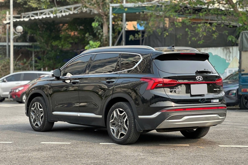 Hyundai Santa Fe máy dầu đi 2 năm vẫn bán đắt hơn xe mới - 2