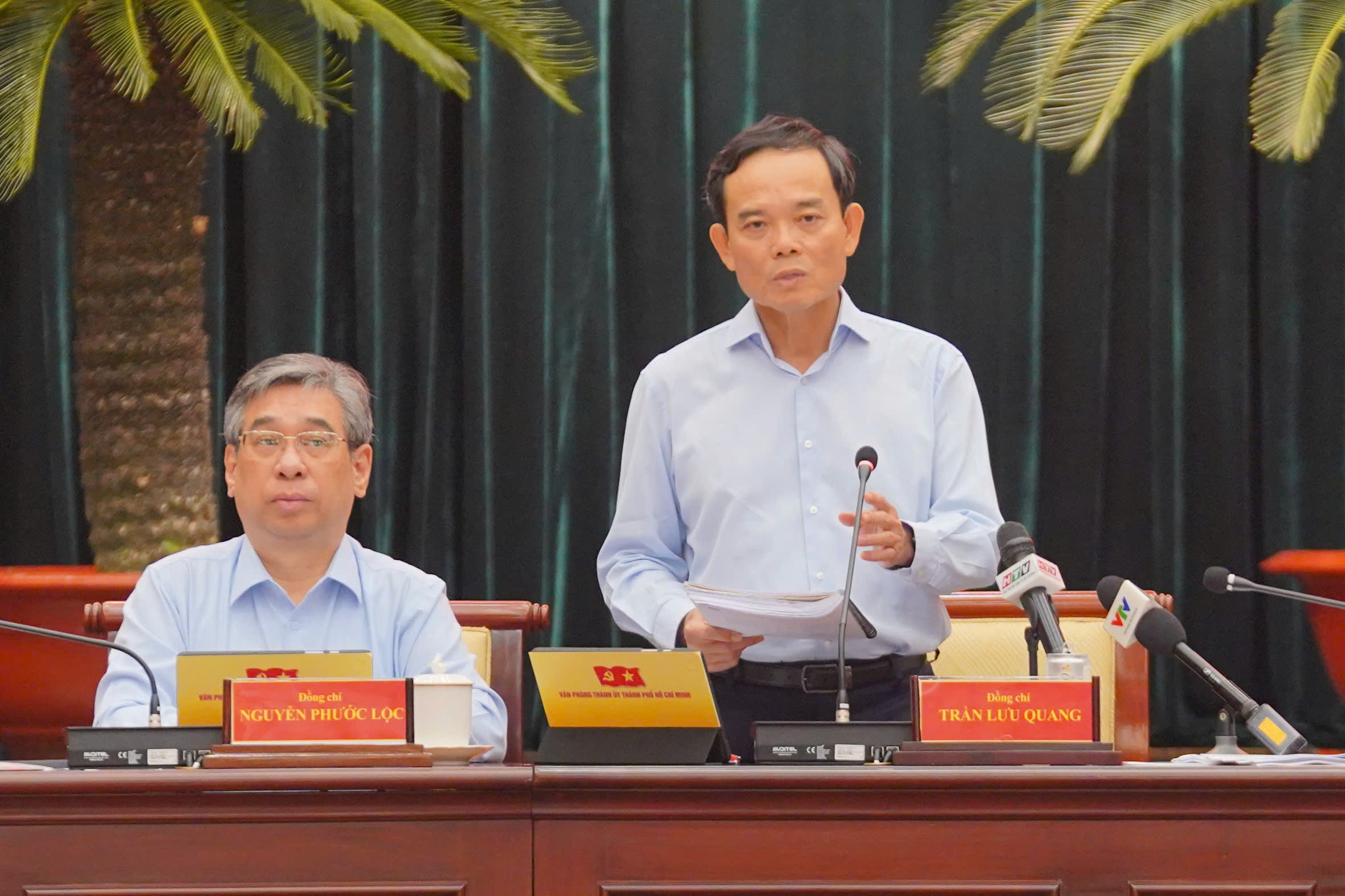 Bí thư thành ủy TPHCM Trần Lưu Quang công bố miễn phí xe buýt và hạ tầng cửa khẩu - Ảnh 4.