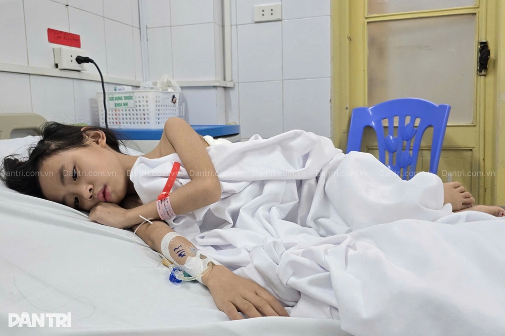 Ám ảnh ánh mắt trong veo của bé 10 tuổi dân tộc Dao bị nhiễm sán lá phổi - 3