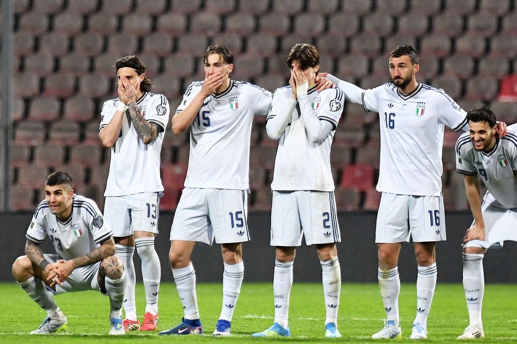 Báo Italy: Nền bóng đá của chúng ta đang sống trong địa ngục - 2