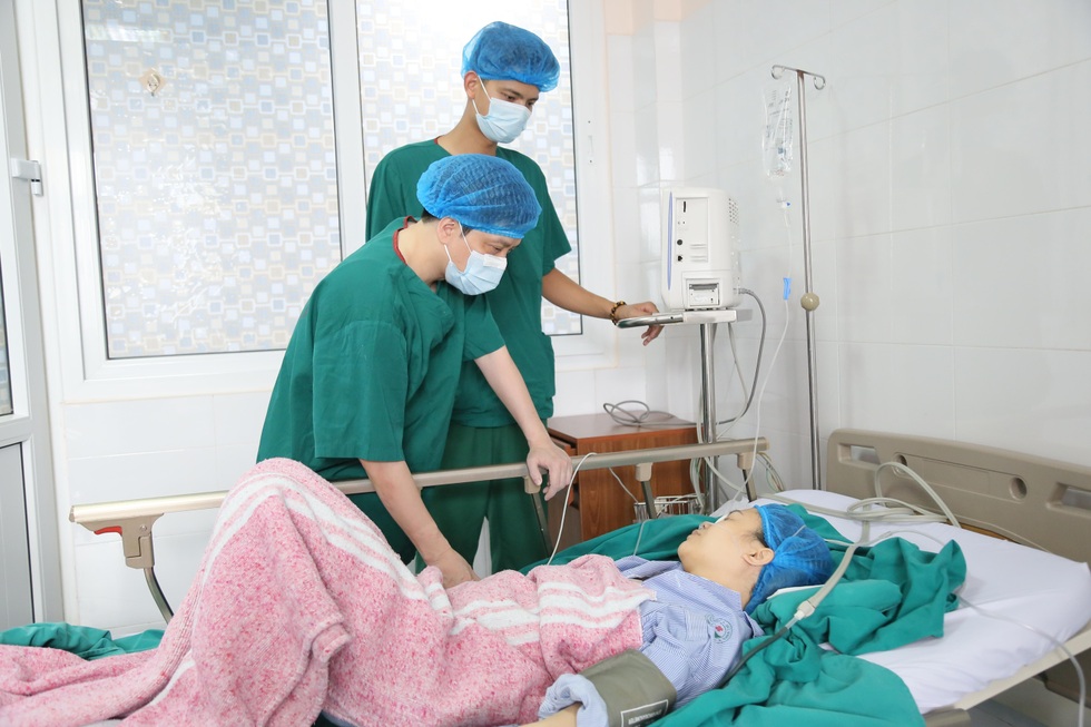 Thấy con sau 27 năm mờ nhòe, người mẹ bật khóc khi “được sinh ra lần nữa” - 5