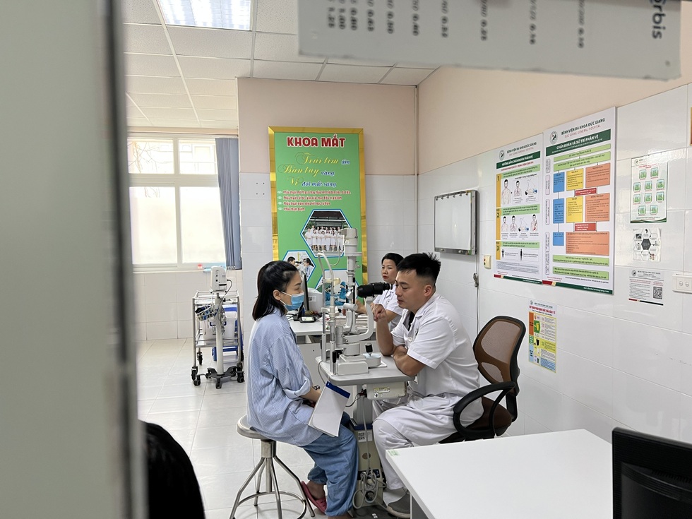 Thấy con sau 27 năm mờ nhòe, người mẹ bật khóc khi “được sinh ra lần nữa” - 6