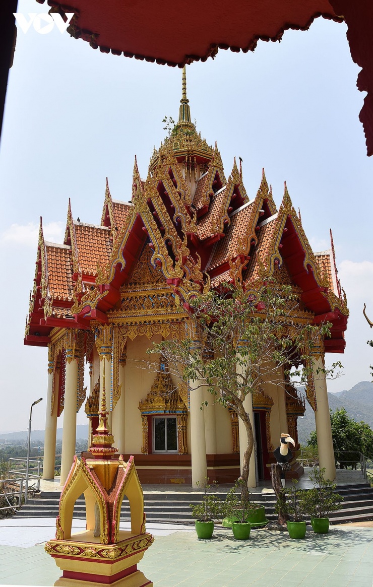 Chùa Wat Tham Suea có kiến trúc đặc trưng của Phật giáo và văn hóa Thái Lan.