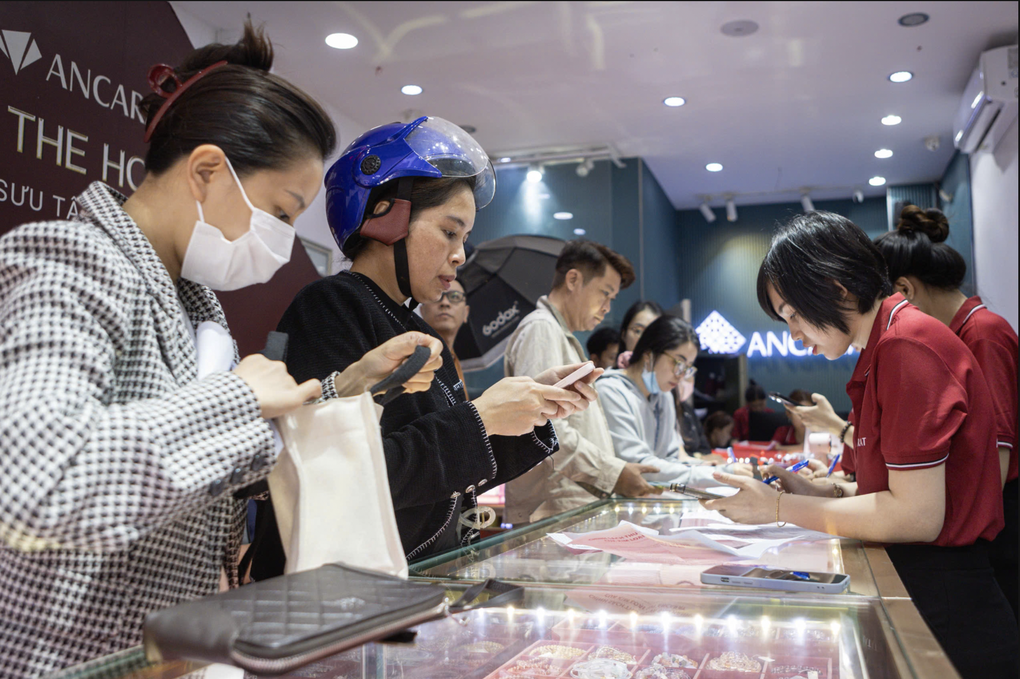 Chuyên gia lý giải nguyên nhân giá bạc biến động mạnh hơn giá vàng - 2