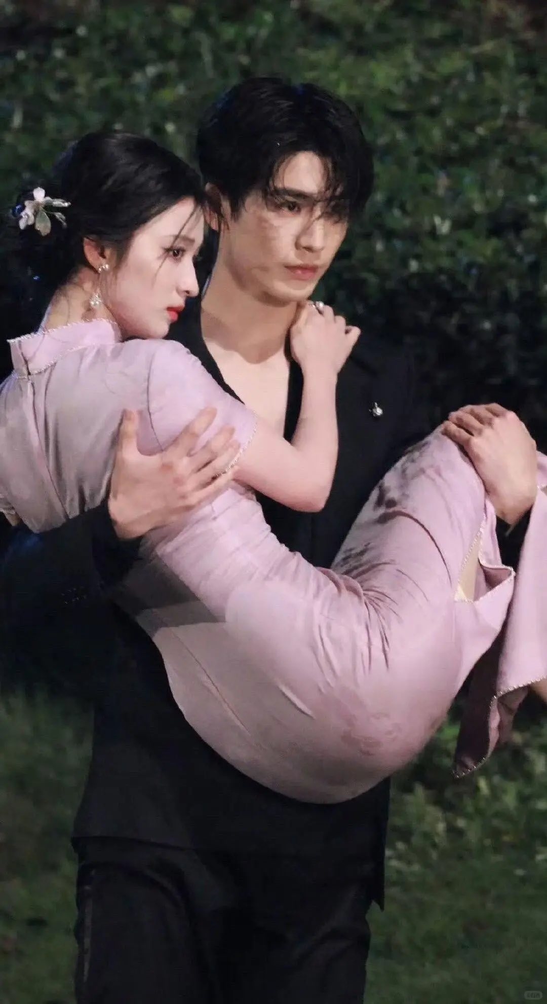 Chiếc váy bó chịt, mỏng dính khiến Vương Sở Nhiên bị chê cười khắp MXH- Ảnh 2.