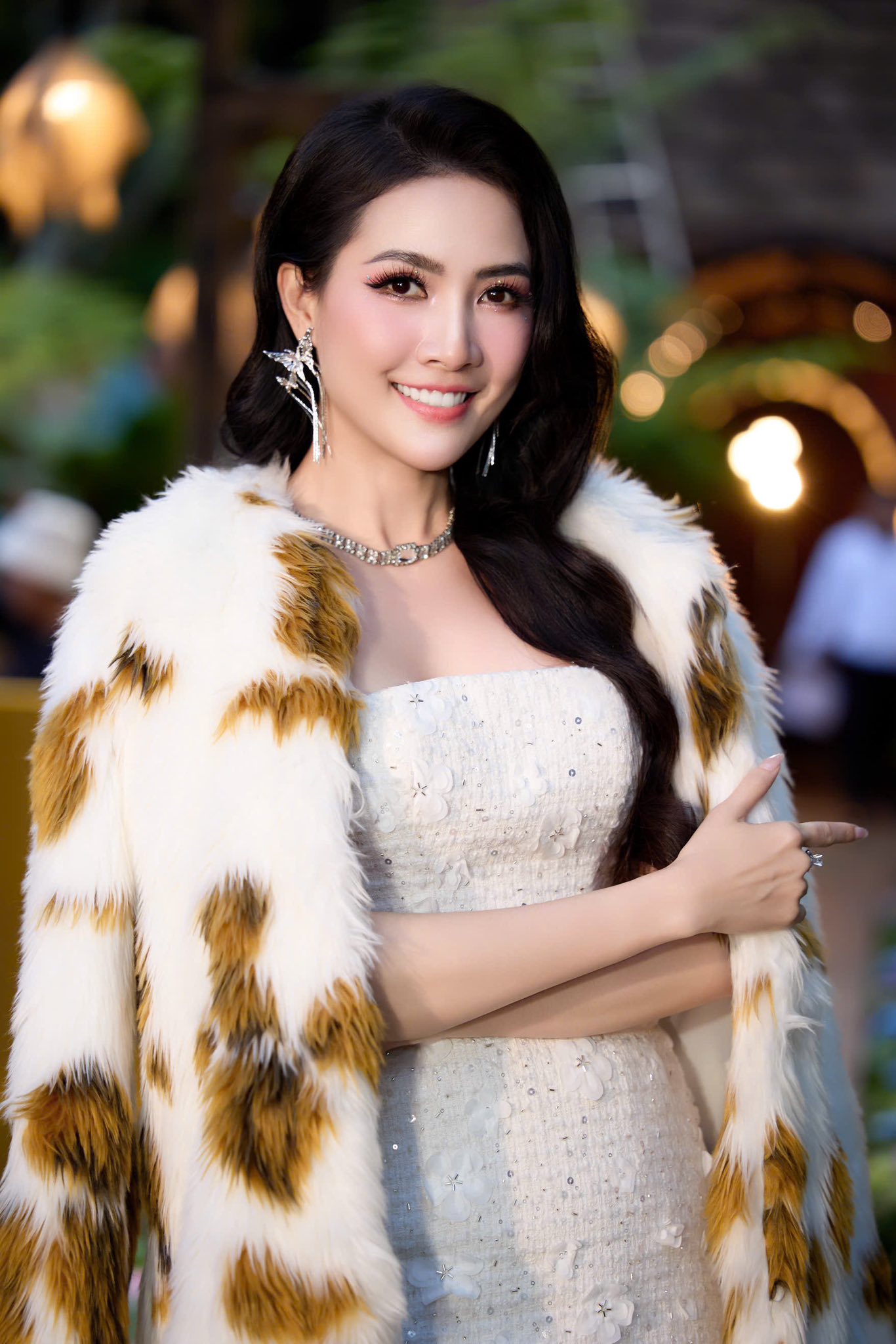 Hoa hậu Việt làm phó chủ tịch ở tuổi U40, đẹp gợi cảm, xây biệt thự tiền tỷ nhưng không giỏi kiếm chồng- Ảnh 3.