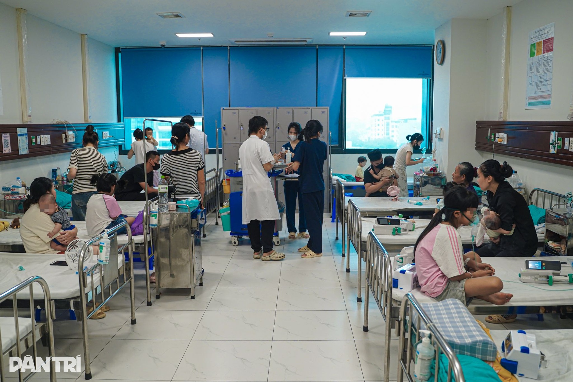 Hà Nội: Chỉ vài ngày ho sốt, nhiều trẻ đã viêm phổi nặng vì RSV - 3