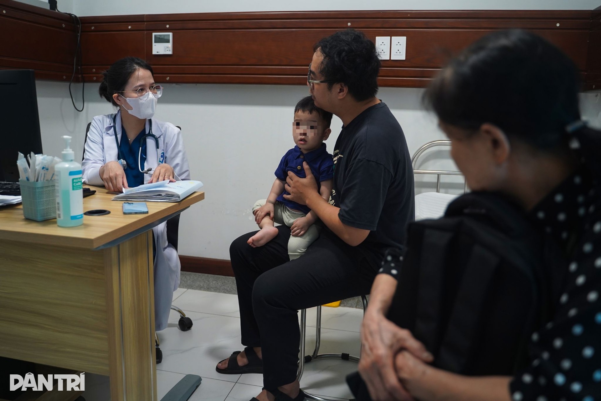 Hà Nội: Chỉ vài ngày ho sốt, nhiều trẻ đã viêm phổi nặng vì RSV - 5