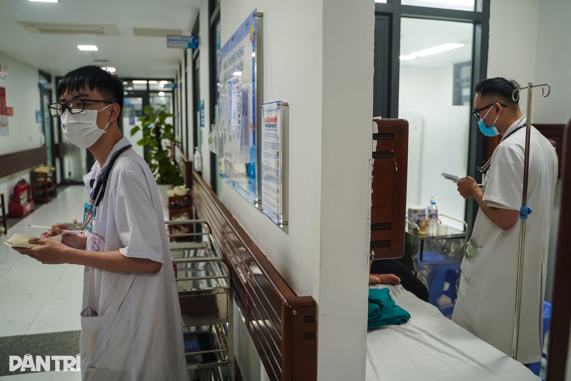 Hà Nội: Chỉ vài ngày ho sốt, nhiều trẻ đã viêm phổi nặng vì RSV - 9