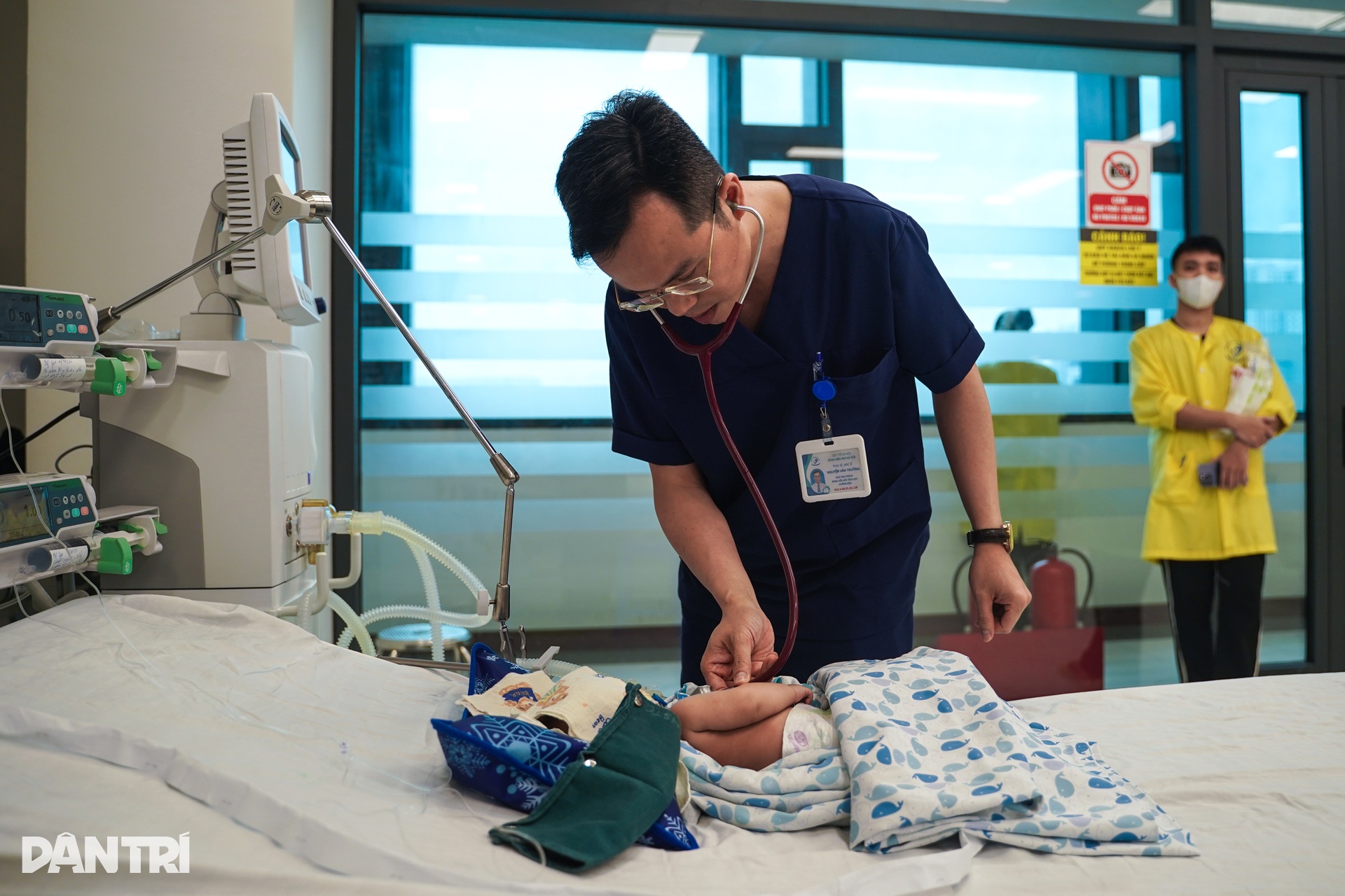 Hà Nội: Chỉ vài ngày ho sốt, nhiều trẻ đã viêm phổi nặng vì RSV - 11