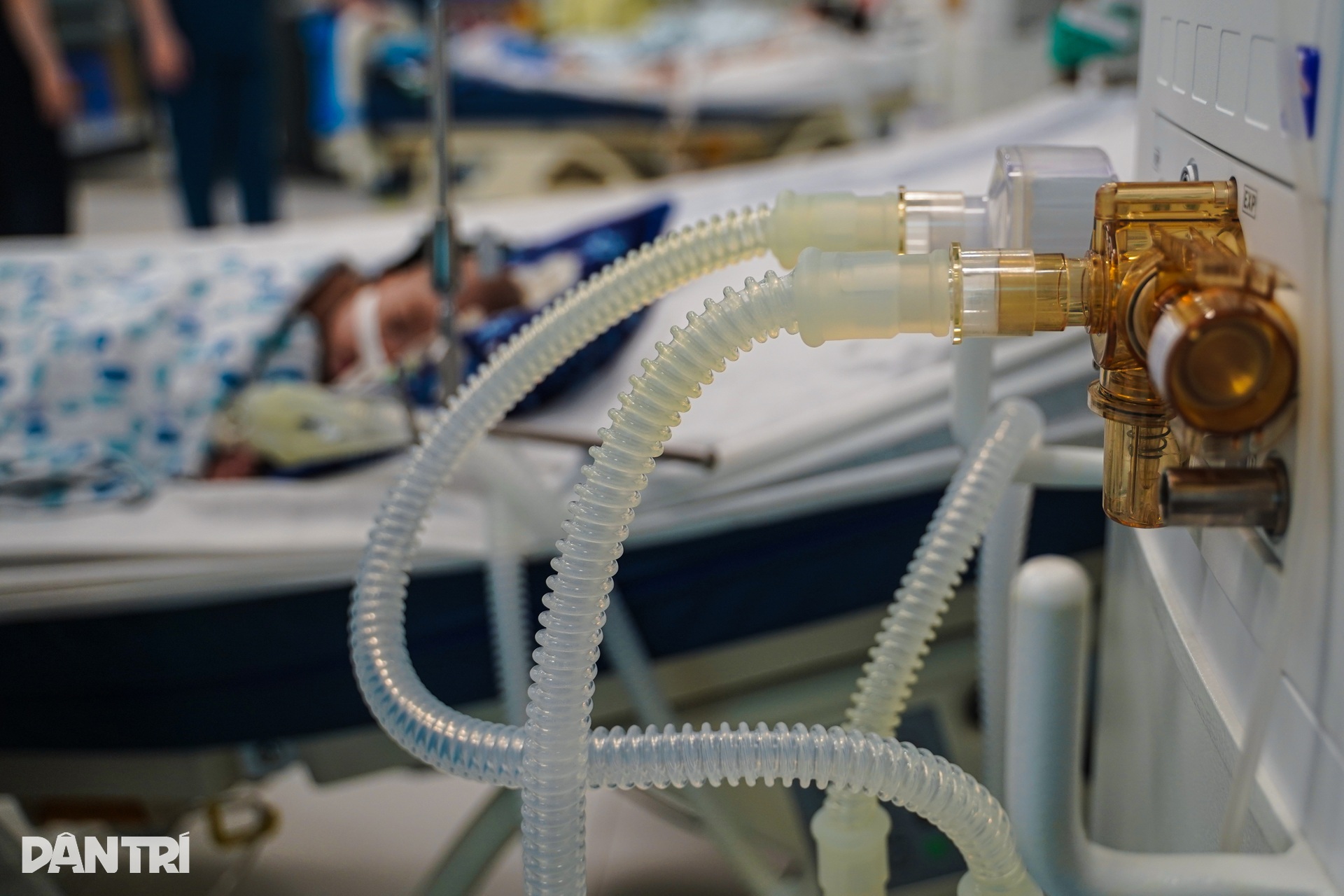 Hà Nội: Chỉ vài ngày ho sốt, nhiều trẻ đã viêm phổi nặng vì RSV - 12