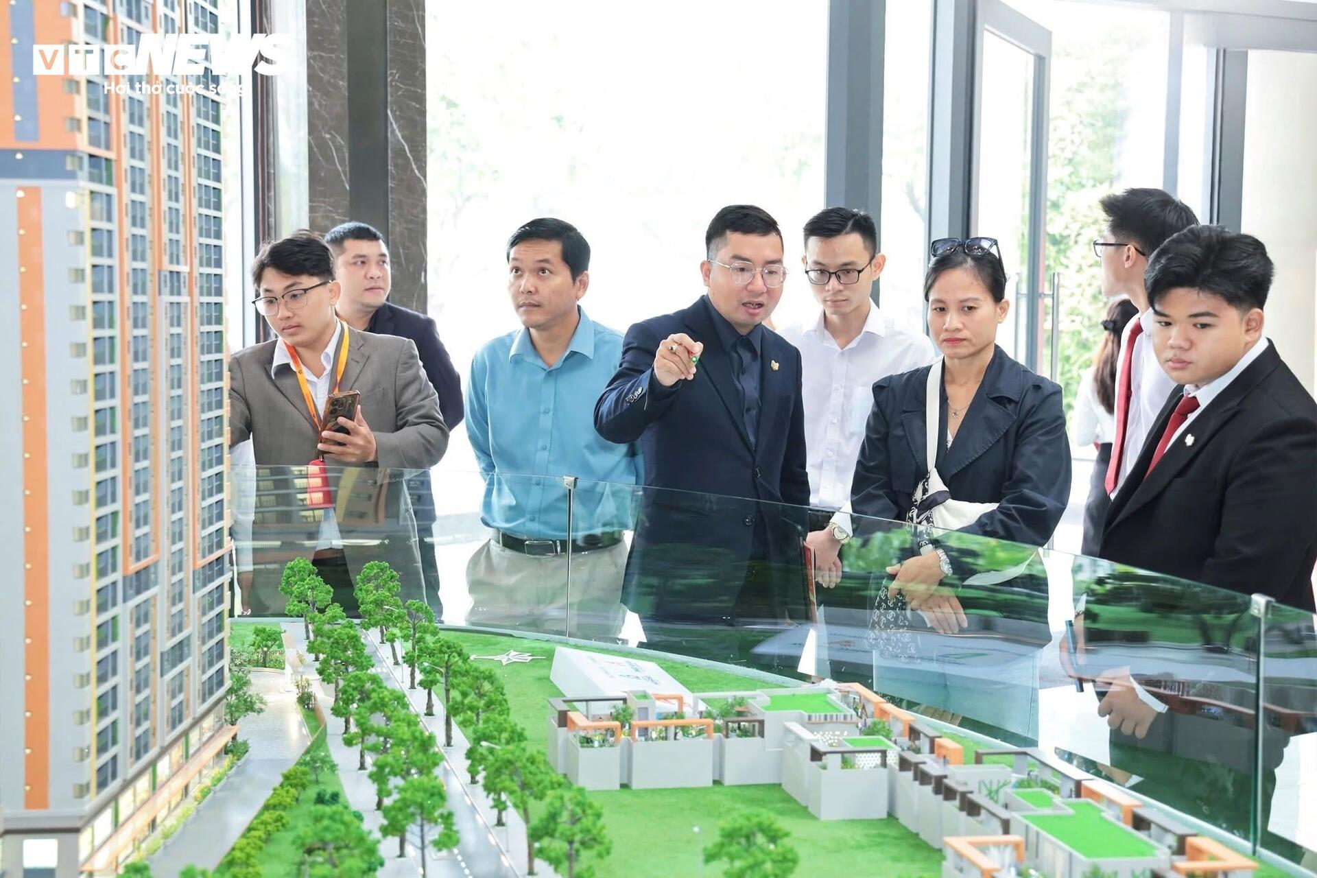 Nhà đầu tư cá nhân rút vốn khỏi vàng, đổ tiền sang ngân hàng và bất động sản- Ảnh 3.