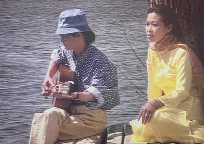 Nhạc sĩ Trịnh Công Sơn và danh ca Khánh Ly ở nước ngoài, thập niên 1990. Ảnh: Nhân vật cung cấp