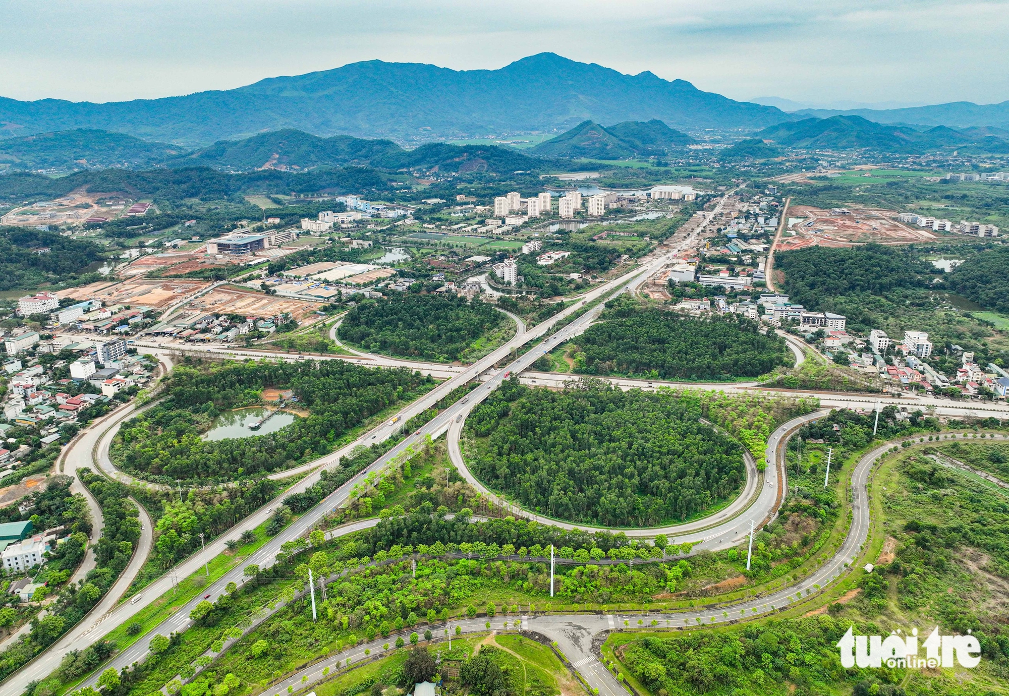 Công trường đại lộ Thăng Long rộng tới 180m và tuyến metro trị giá hơn 65.000 tỉ phía tây Hà Nội 2 Công trường đại lộ Thăng Long rộng tới 180m và tuyến metro trị giá hơn 65.000 tỉ phía tây Hà Nội - Ảnh 2.