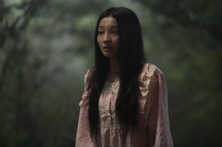 Ngọc Hương chia sẻ đây là thử thách lớn: "Tôi nghĩ hoài về cảnh đó và rất sợ. Tôi không biết mình sẽ làm như thế nào vì phải ăn thịt sống. Mỗi ngày nghĩ đến cảnh quay đó là tôi lại run”.