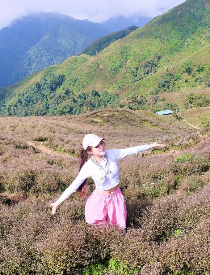 Hoa hậu Phương Oanh: Tôi tự lập từ năm 16 tuổi 4 Phan Phương Oanh thích du lịch khám phá ở đời thường. Ảnh: Nhân vật cung cấp