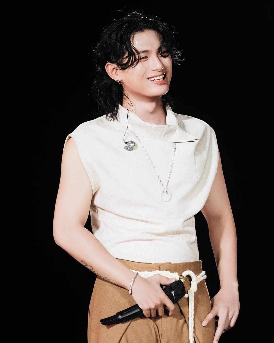 Album hot nhất Việt Nam hiện tại: Nam ca sĩ mất tích 2 năm đánh bại BTS, bao vây HIEUTHUHAI- Ảnh 2.