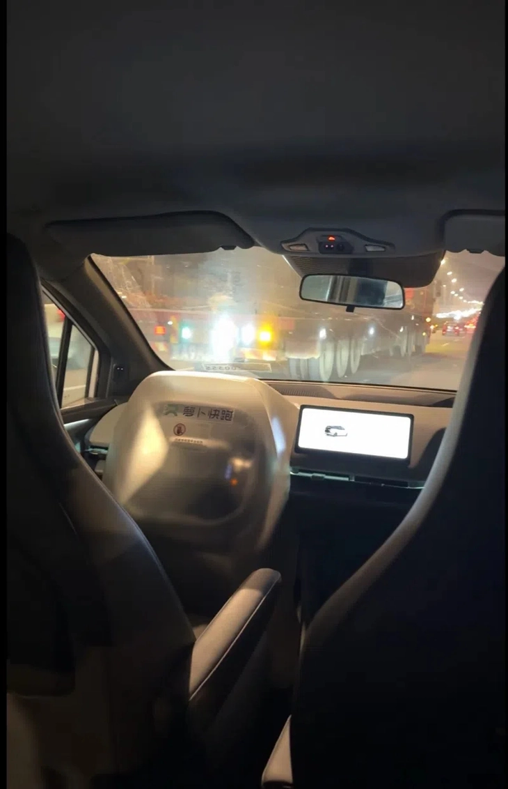 Taxi công nghệ tự lái 'chết đứng' hàng loạt trên cao tốc, khách thót tim ngồi giữa đường 2 tiếng - Ảnh 2.