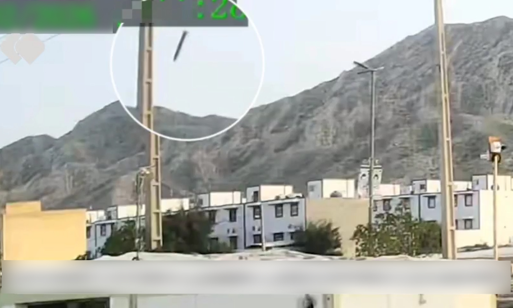 Dấu hiệu cho thấy trường học Iran có thể đã trúng đạn chùm Mỹ