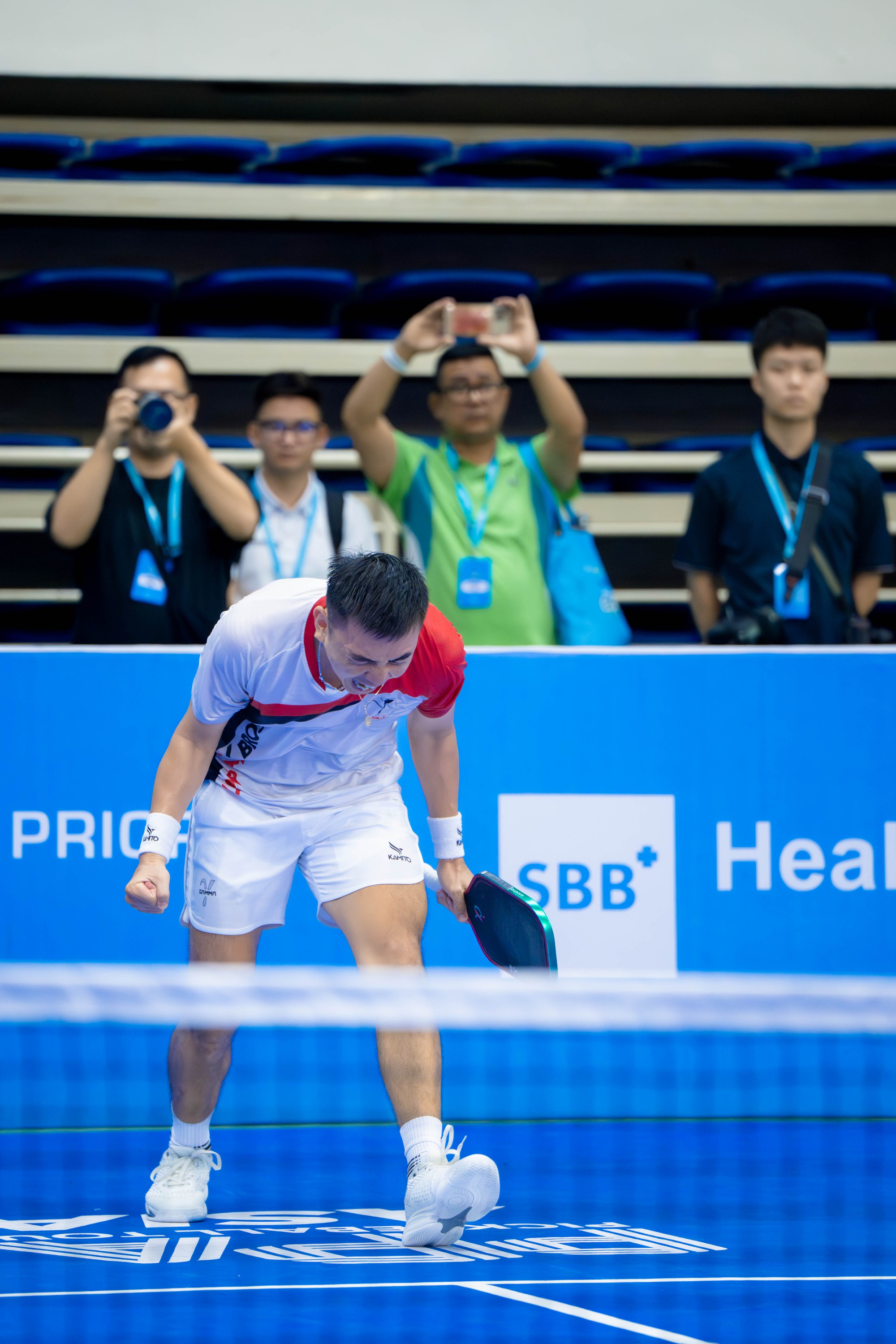 Đẳng cấp: Lý Hoàng Nam chân đau tập tễnh vẫn đánh bại Top 4 PPA Christian Alshon- Ảnh 2. Đẳng cấp: Lý Hoàng Nam chân đau tập tễnh vẫn đánh bại Top 4 PPA Christian Alshon- Ảnh 2.