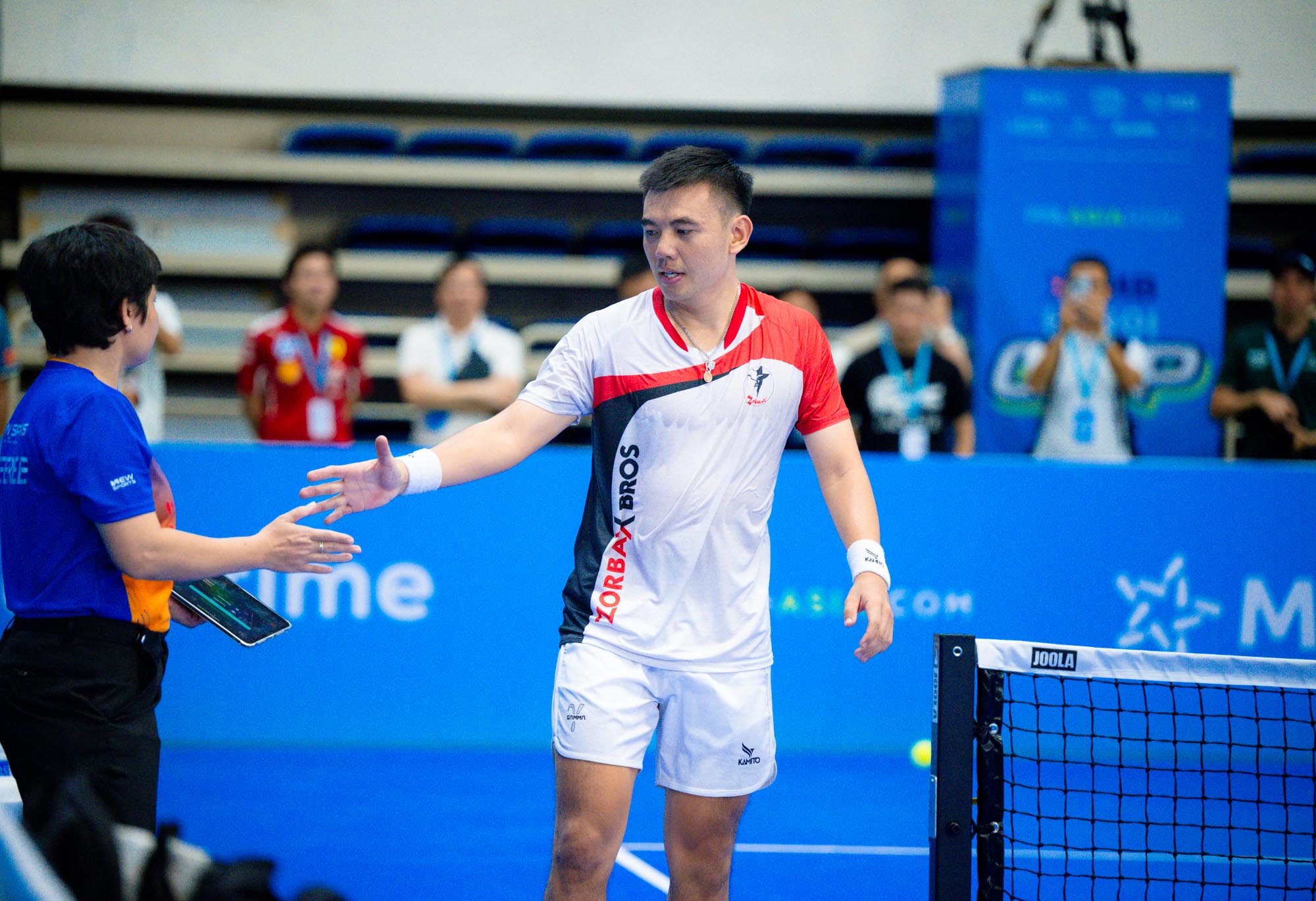 Đẳng cấp: Lý Hoàng Nam chân đau tập tễnh vẫn đánh bại Top 4 PPA Christian Alshon- Ảnh 6. Đẳng cấp: Lý Hoàng Nam chân đau tập tễnh vẫn đánh bại Top 4 PPA Christian Alshon- Ảnh 6.