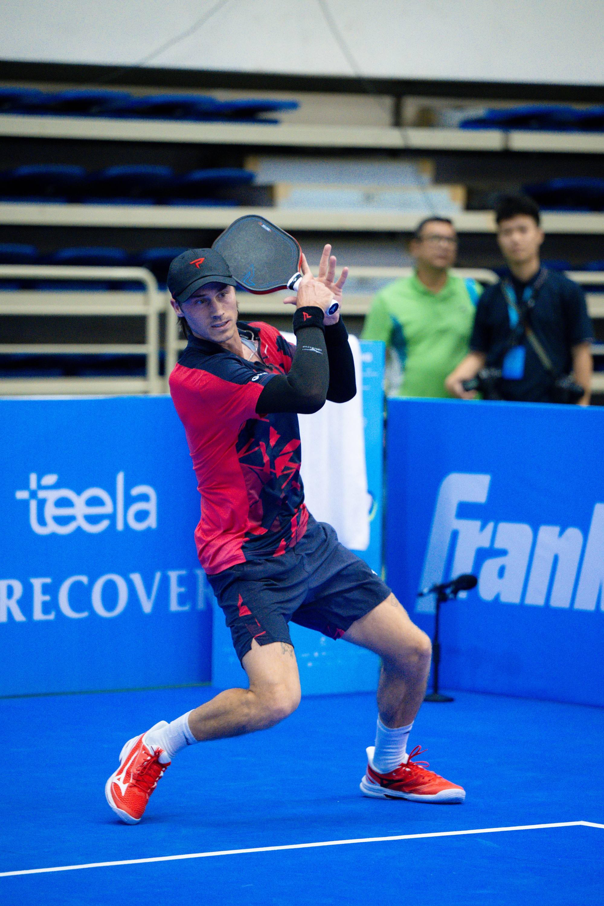 Đẳng cấp: Lý Hoàng Nam chân đau tập tễnh vẫn đánh bại Top 4 PPA Christian Alshon- Ảnh 12. Đẳng cấp: Lý Hoàng Nam chân đau tập tễnh vẫn đánh bại Top 4 PPA Christian Alshon- Ảnh 12.