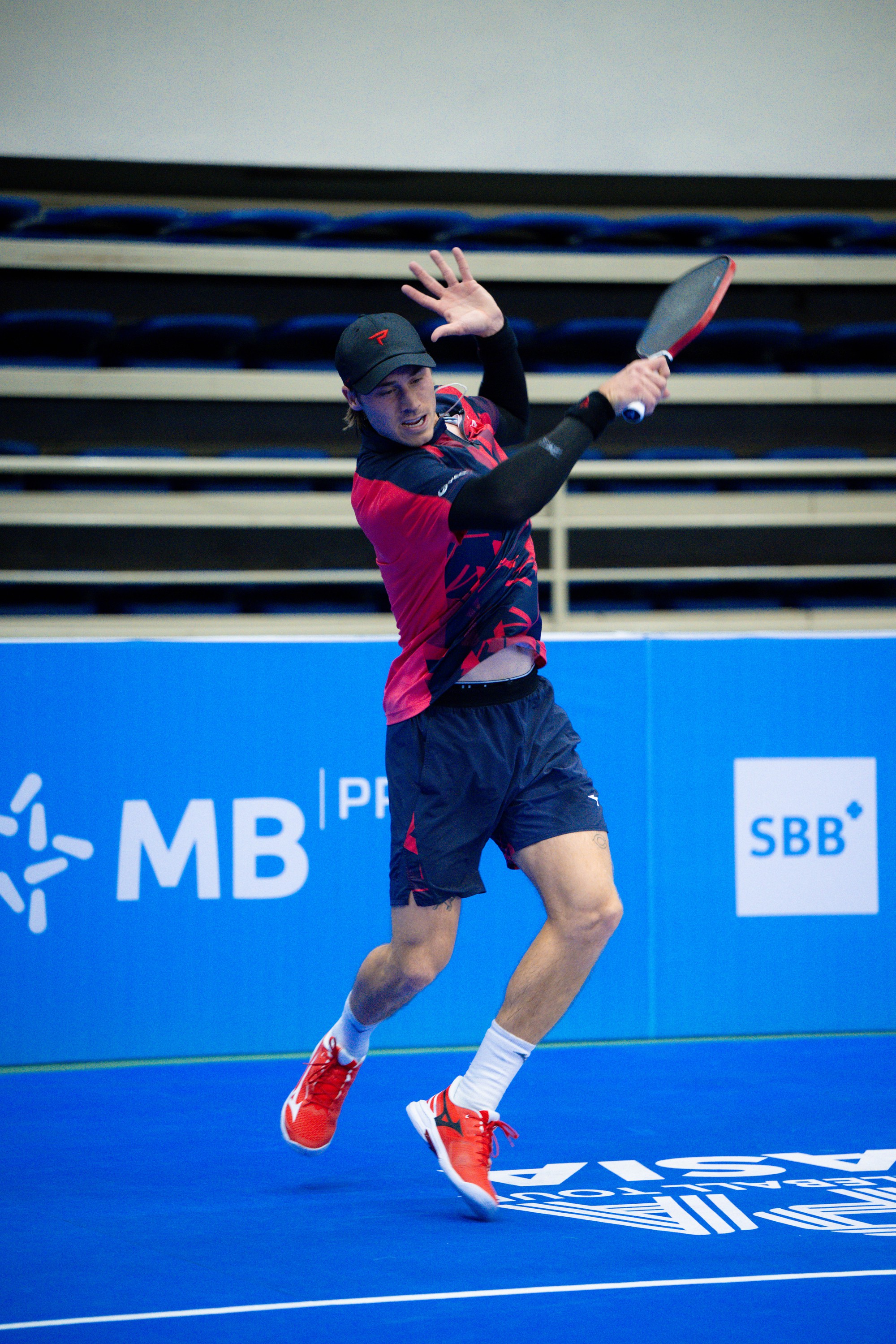 Đẳng cấp: Lý Hoàng Nam chân đau tập tễnh vẫn đánh bại Top 4 PPA Christian Alshon- Ảnh 13. Đẳng cấp: Lý Hoàng Nam chân đau tập tễnh vẫn đánh bại Top 4 PPA Christian Alshon- Ảnh 13.