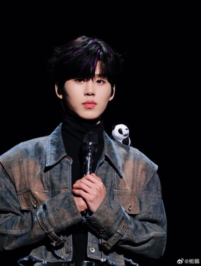 Nam ca sĩ gen Z cao 1m87 bí mật kết hôn rồi ly dị trong vòng 1 năm. Cả nước không ai hay biết- Ảnh 3. Nam ca sĩ gen Z cao 1m87 bí mật kết hôn rồi ly dị trong vòng 1 năm. Cả nước không ai hay biết- Ảnh 3.