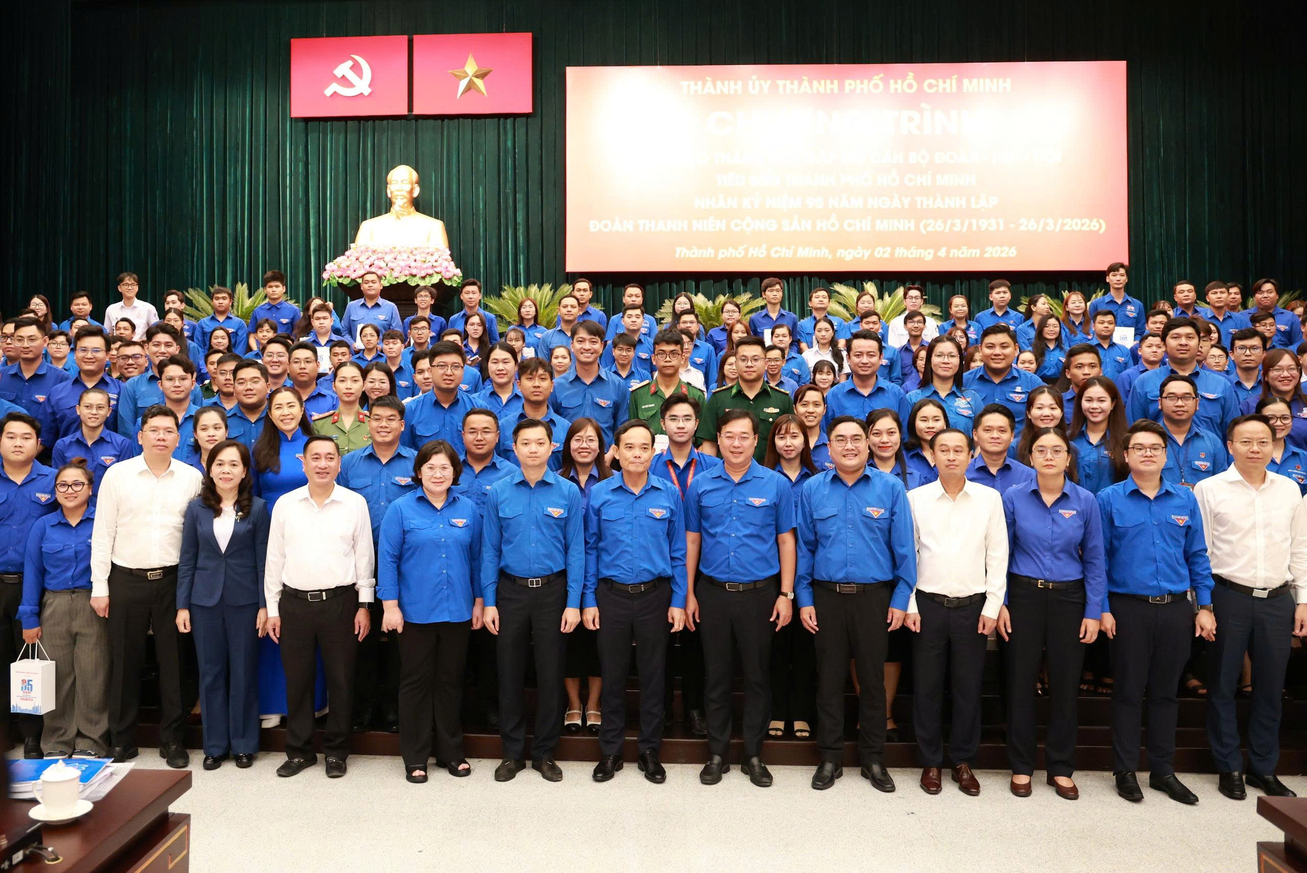 Đối thoại với thanh niên, Bí thư Thành ủy TPHCM nói về tương lai thành phố 8 Đối thoại với thanh nhiên, Bí thư Thành ủy TPHCM nói về tương lai thành phố - Ảnh 8.