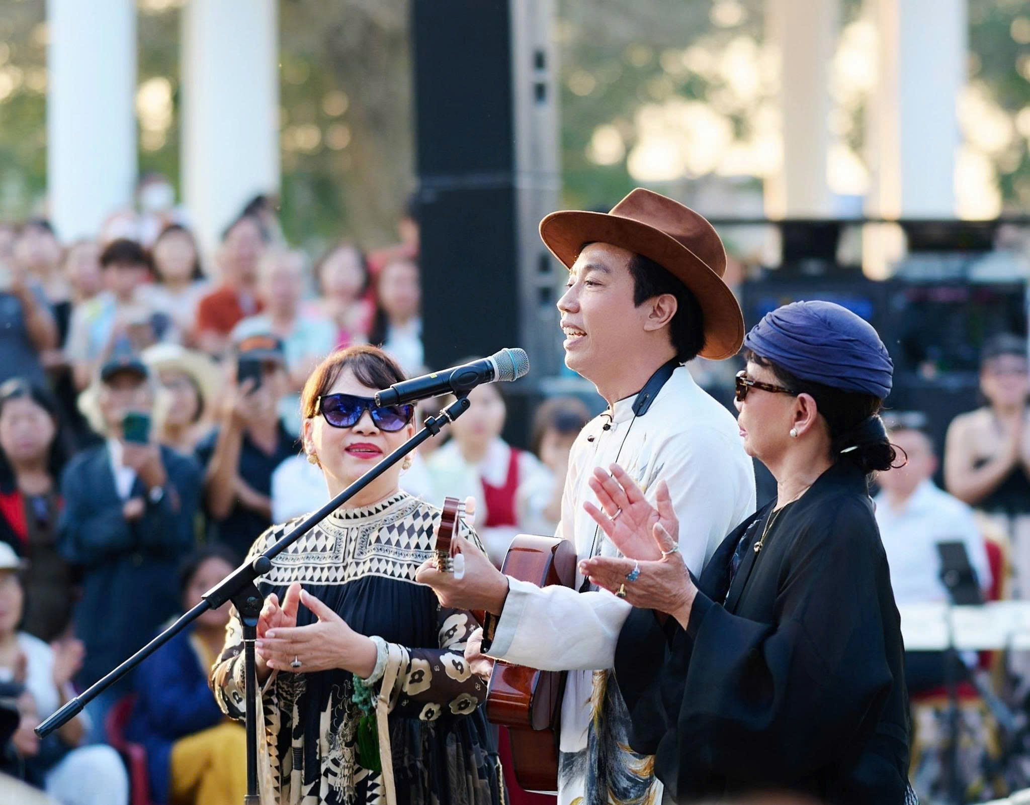 Đêm nhạc tưởng nhớ nhạc sĩ Trịnh Công Sơn tại Singapore - Ảnh 2.