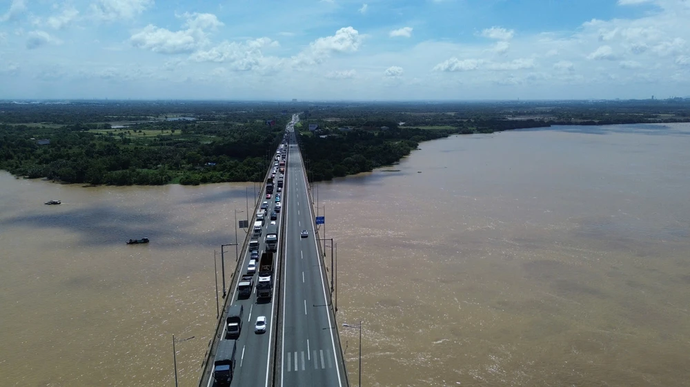 Cao tốc TP.HCM - Long Thành - Dầu Giây thường xuyên ùn ứ. Ảnh: ĐT cau-long-thanh.jpg