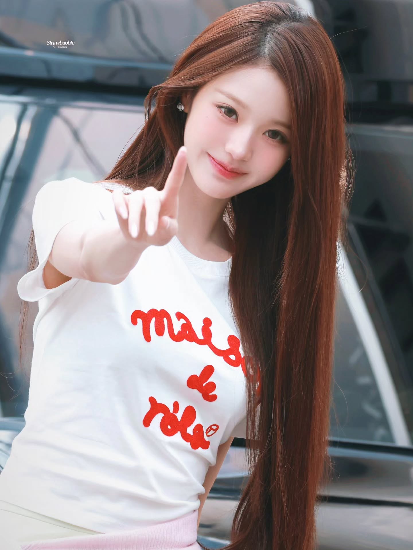 Vẻ đẹp không thật qua cam thường của Jang Wonyoung: Đây mà là chân người ư?- Ảnh 4.