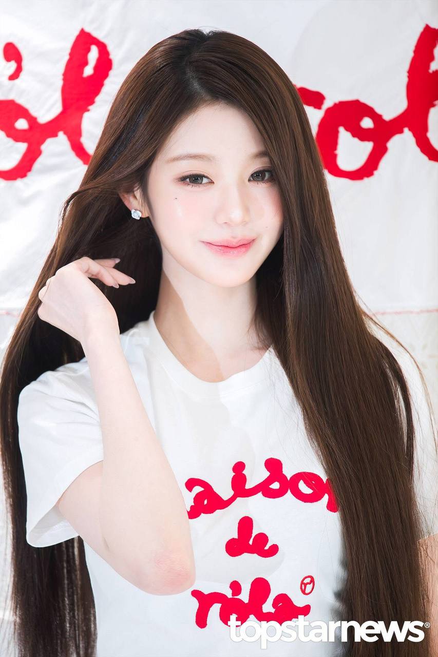 Vẻ đẹp không thật qua cam thường của Jang Wonyoung: Đây mà là chân người ư?- Ảnh 5.