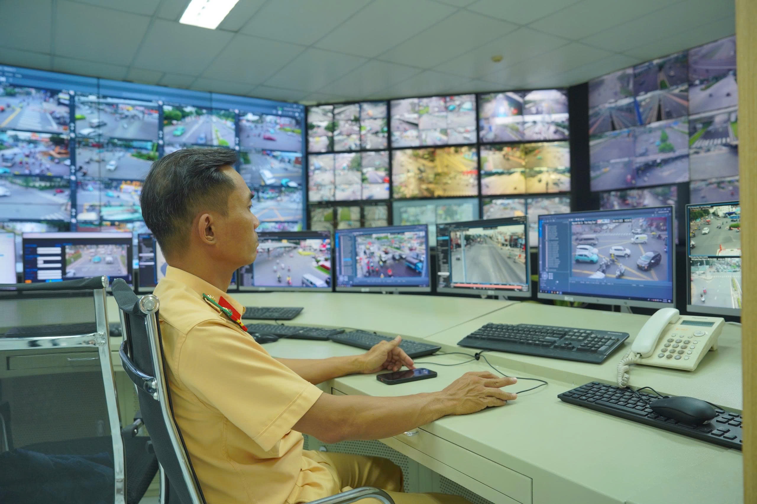 Người dân được phản ánh vi phạm giao thông: CSGT sẽ làm gì sau khi tiếp nhận? - Ảnh 2. Người dân được phản ánh vi phạm giao thông: CSGT sẽ làm gì sau khi tiếp nhận? - Ảnh 2.