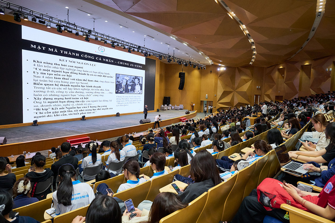 Hành trình Từ Trái Tim: Đánh thức ‘khát vọng kiến quốc’ từ những trang sách quý - Ảnh 3.