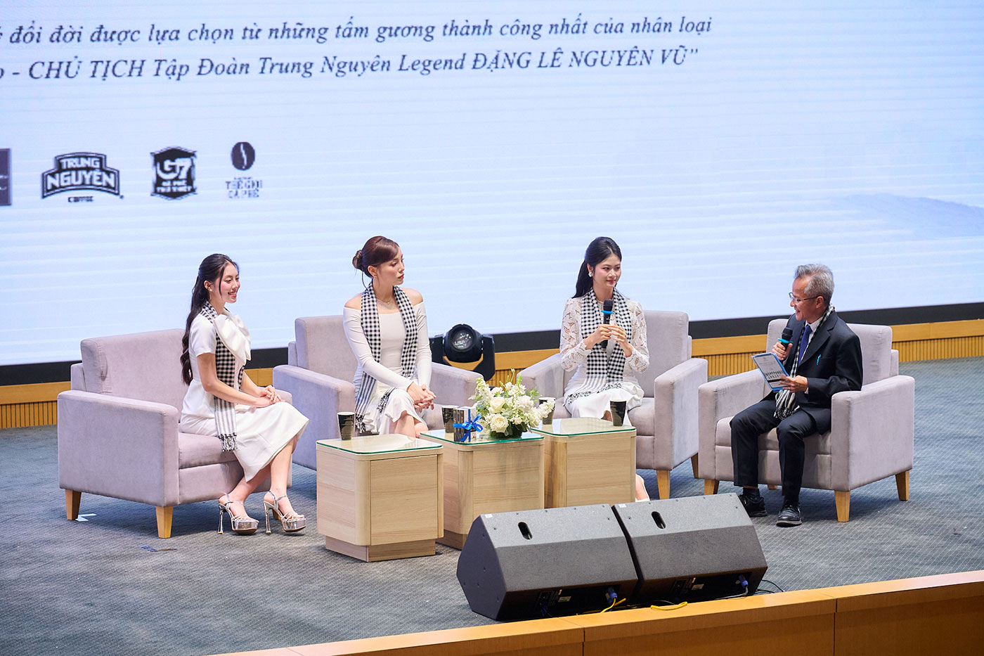 Hành trình Từ Trái Tim: Đánh thức ‘khát vọng kiến quốc’ từ những trang sách quý - Ảnh 6.