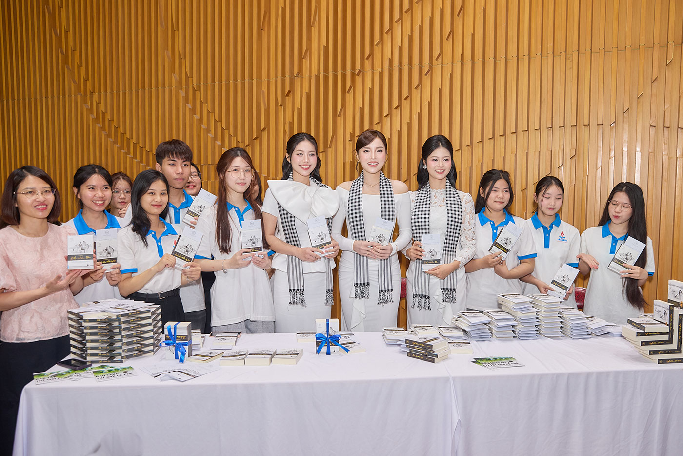 Hành trình Từ Trái Tim: Đánh thức ‘khát vọng kiến quốc’ từ những trang sách quý - Ảnh 8.