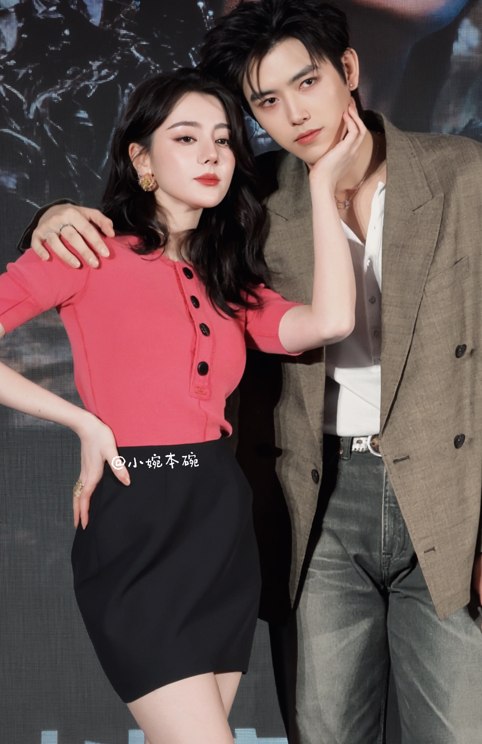 Mỹ nam bị coi là miếng kẹo cao su dính dưới đế giày của Địch Lệ Nhiệt Ba- Ảnh 5.