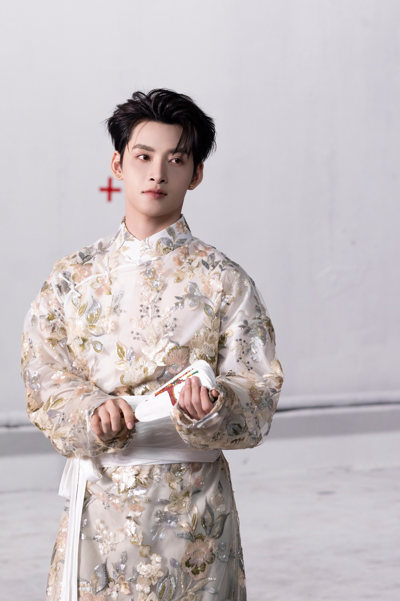 Cover bài mới của Hùng Huỳnh, nam ca sĩ khiến cả cõi mạng tranh cãi: Hay hơn bản gốc là được- Ảnh 7.