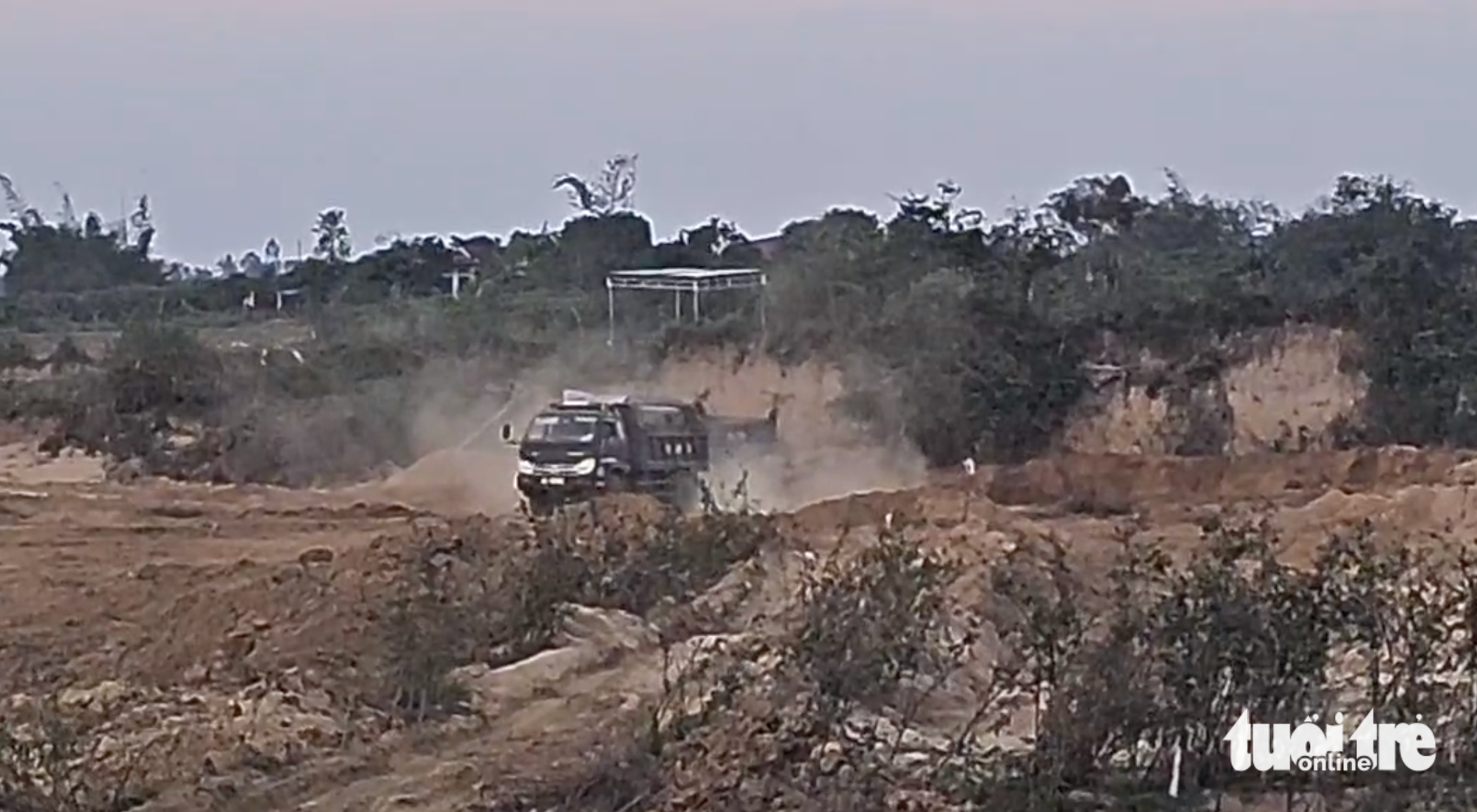 Lợi dụng 'cải tạo đất', múc đất nông nghiệp đem bán? - Ảnh 5.