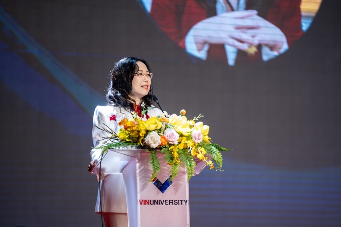 Tiến sĩ Lê Mai Lan - Phó chủ tịch Tập đoàn Vingroup, Chủ tịch Hội đồng trường Đại học VinUni phát biểu tại lễ khai giảng. Ảnh: Vingroup