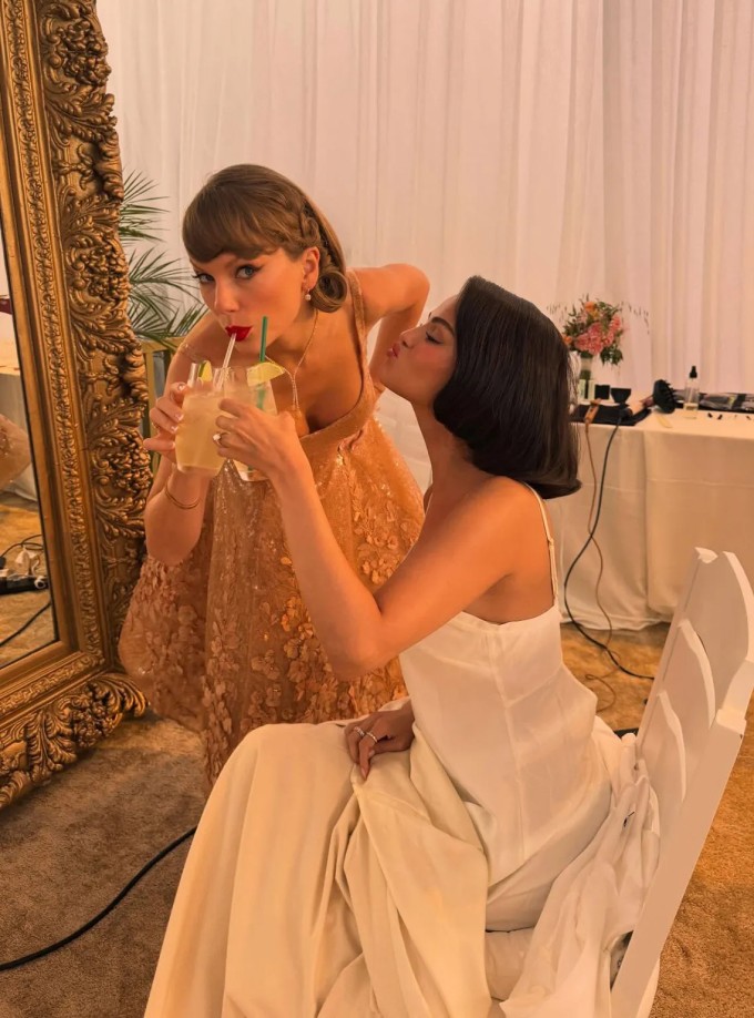 Kế hoạch chuẩn bị đám cưới thế kỷ của Taylor Swift được hé lộ 6 Taylor Swift trong đám cưới của Selena Gomez năm ngoái. Ảnh: Instagram Selena Gomez